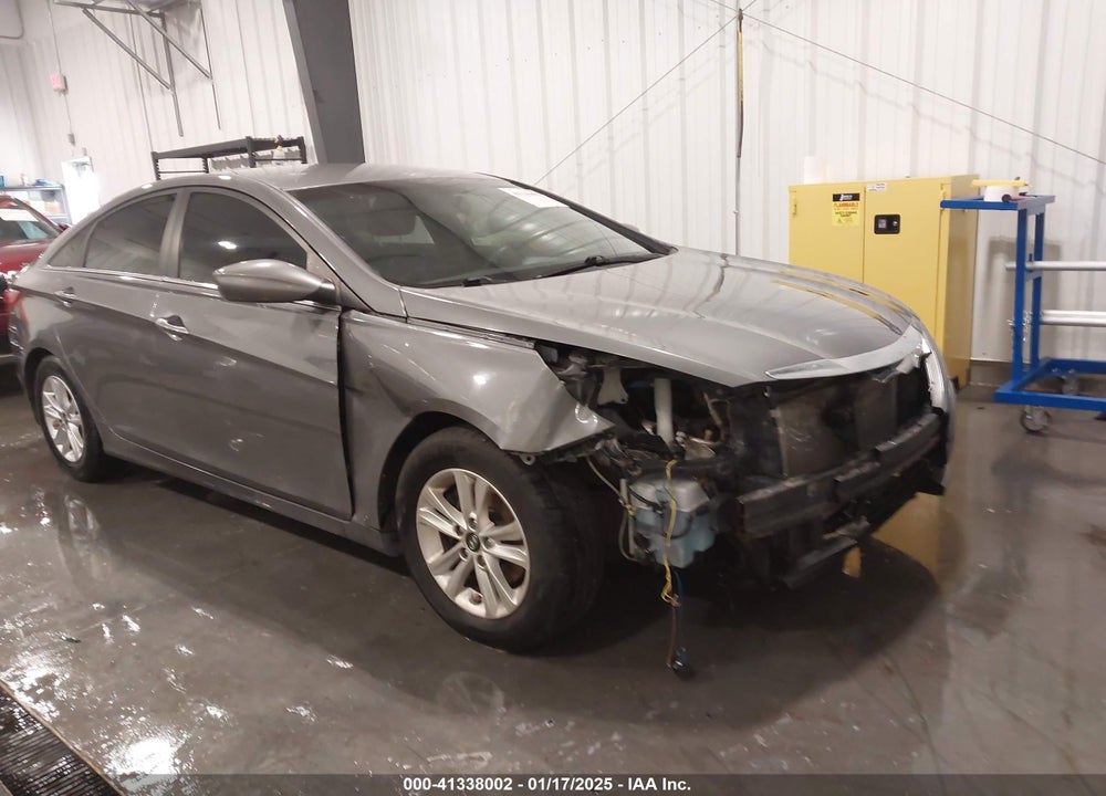 2013 HYUNDAI SONATA VIN: 5NPEB4AC2DH745647