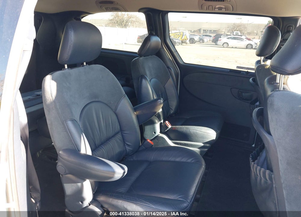 2001 CHRYSLER TOWN & COUNTRY LIMITED VIN: 2C8GT64L51R207115
