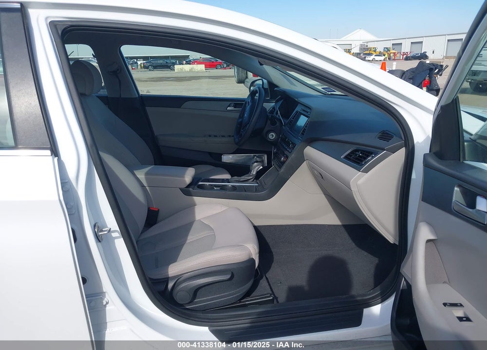 2016 HYUNDAI SONATA VIN: 5NPE24AF5GH286810