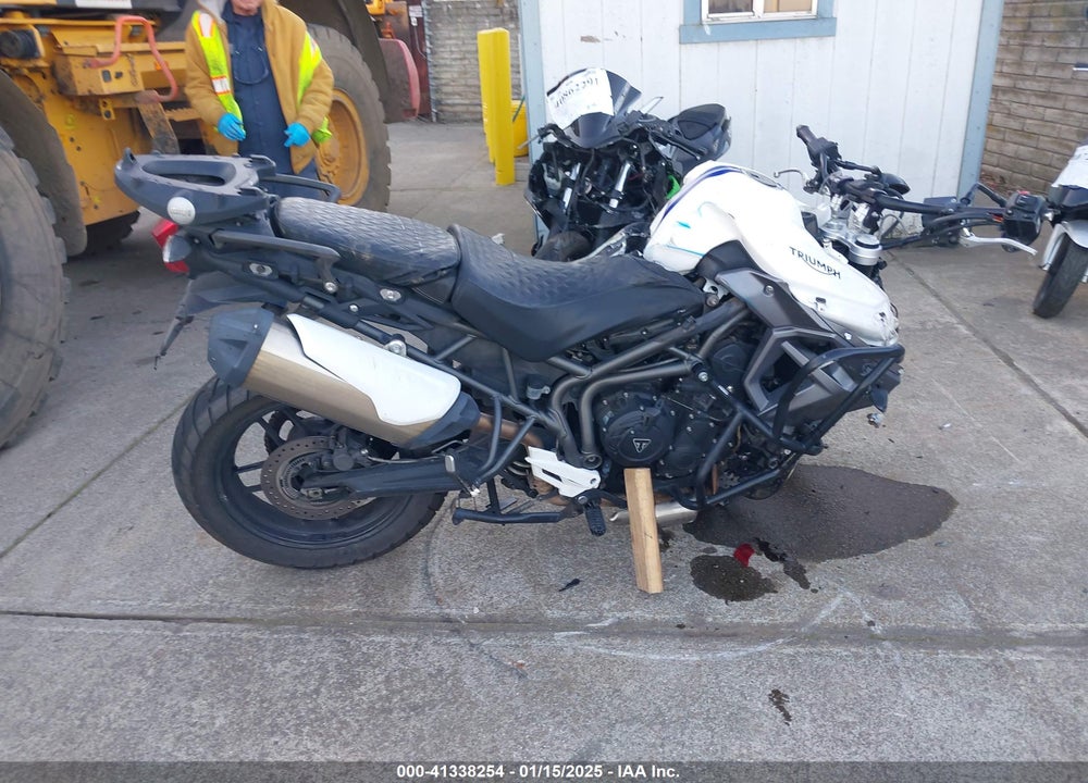 2016 TRIUMPH MOTORCYCLE TIGER 800 XR VIN: SMTE03BF0GT713628