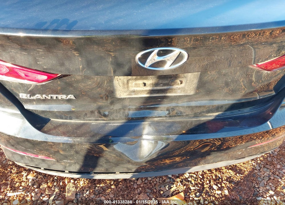 2018 HYUNDAI ELANTRA VIN: 5NPD84LF8JH308796