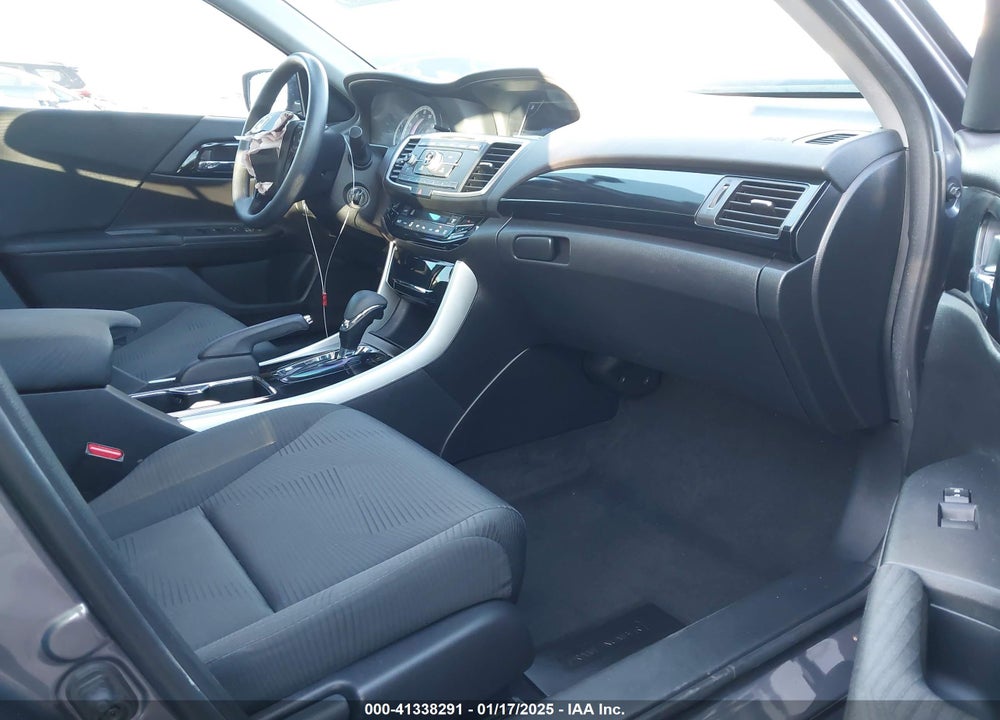 2017 HONDA ACCORD VIN: 1HGCR2F33HA023604