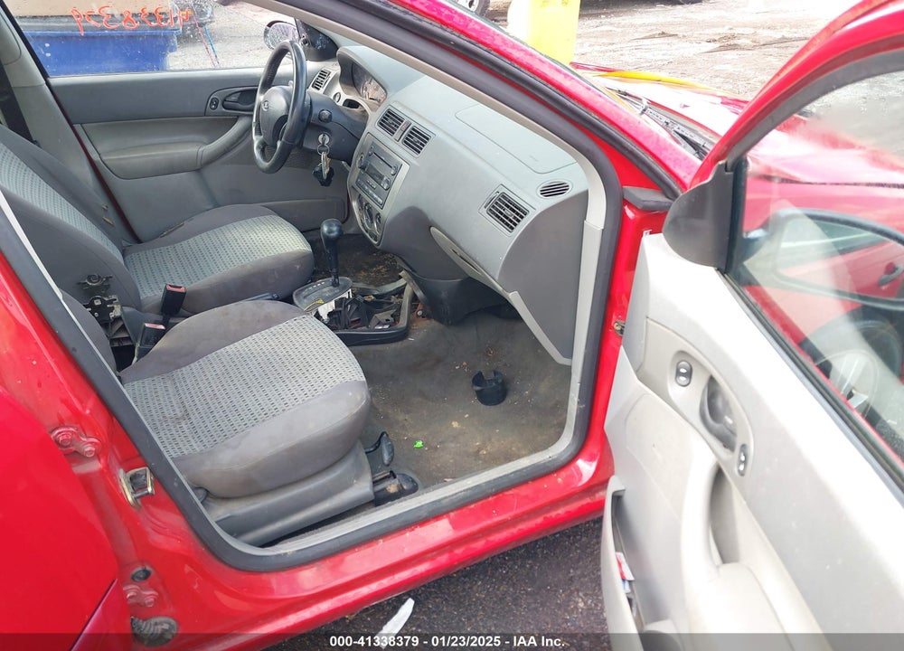 2005 FORD FOCUS ZX4 VIN: 1FAFP34N05W223081