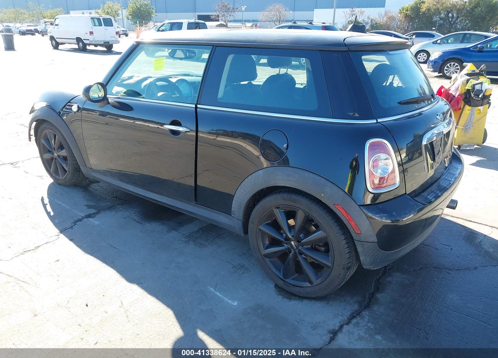 2013 MINI COOPER VIN: WMWSU3C59DT681332