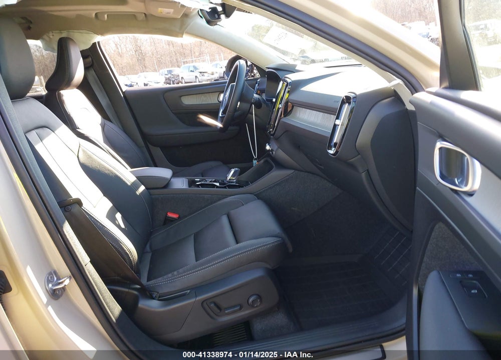 2025 VOLVO XC40 B5 PLUS BRIGHT THEME VIN: YV4L12UE4S2454977
