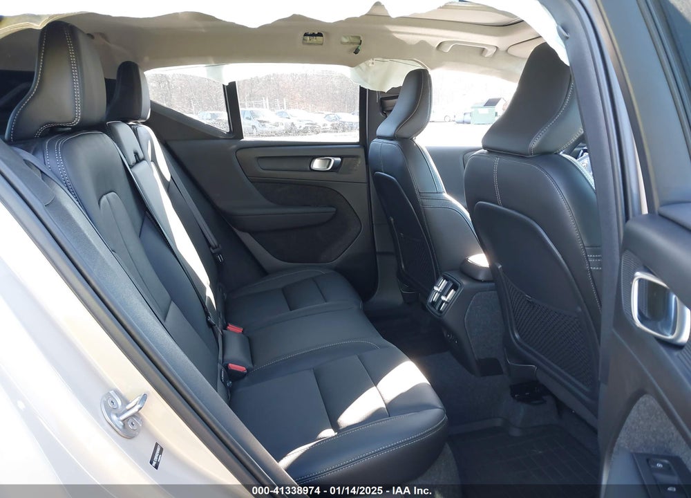 2025 VOLVO XC40 B5 PLUS BRIGHT THEME VIN: YV4L12UE4S2454977