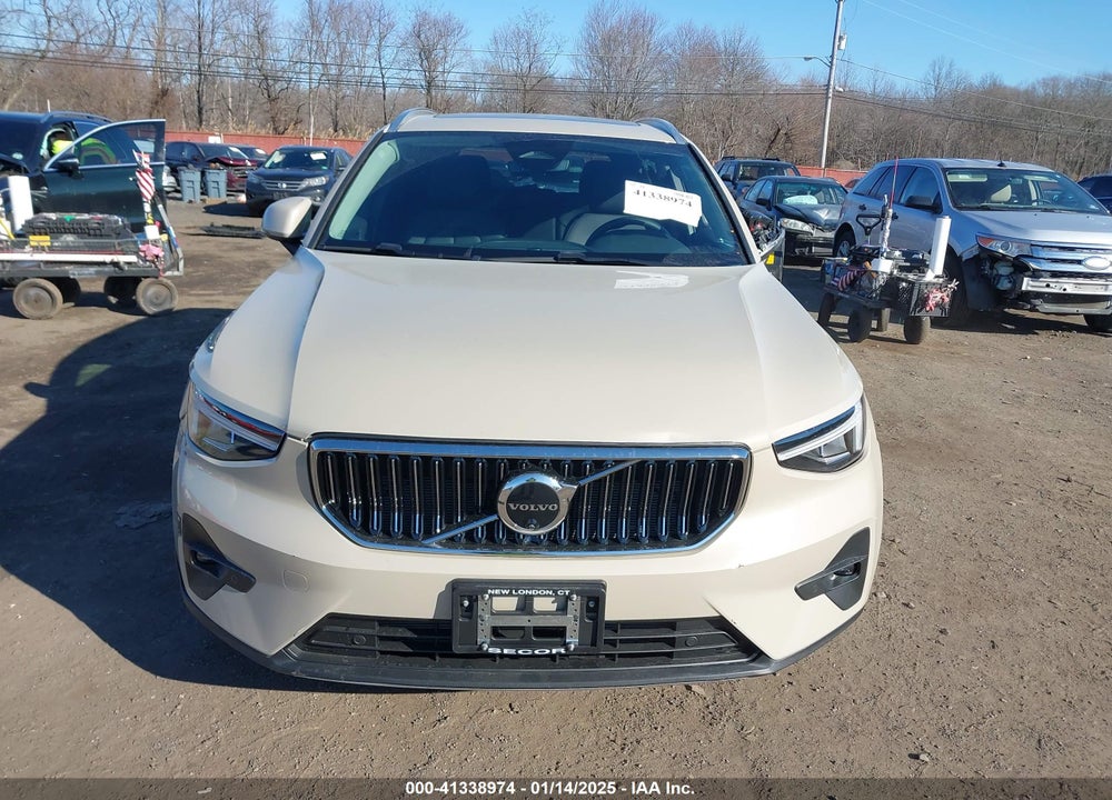 2025 VOLVO XC40 B5 PLUS BRIGHT THEME VIN: YV4L12UE4S2454977