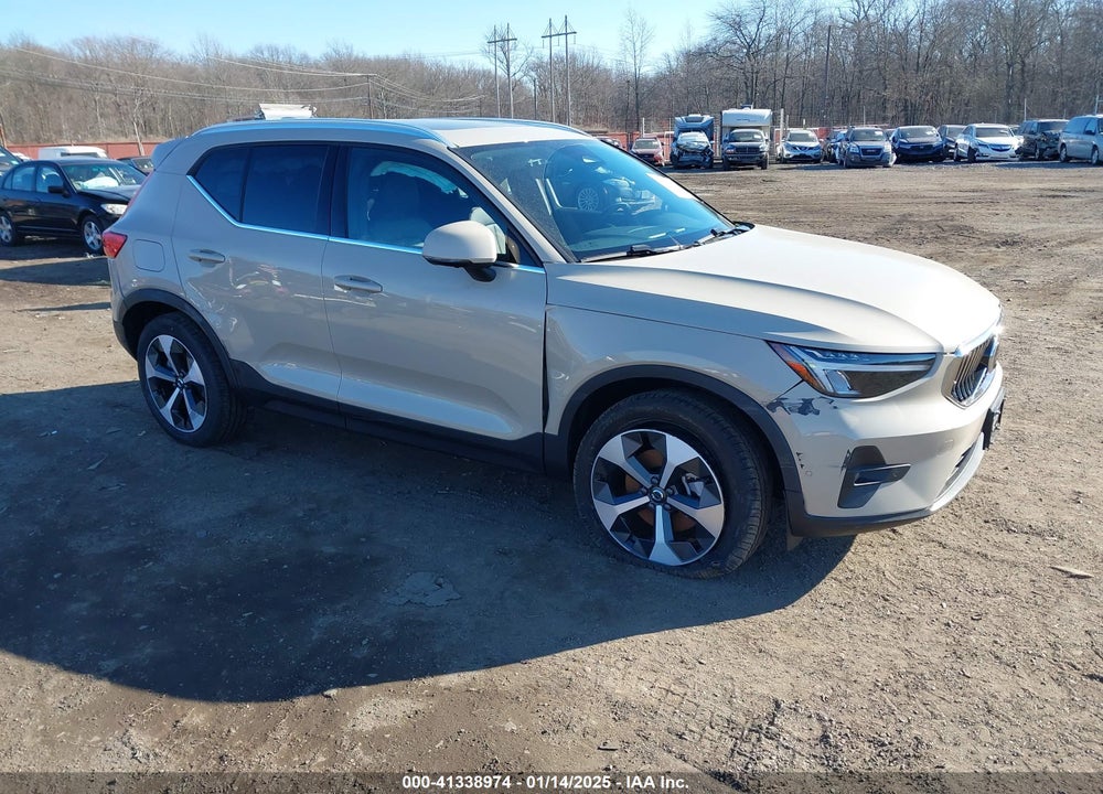 2025 VOLVO XC40 B5 PLUS BRIGHT THEME VIN: YV4L12UE4S2454977