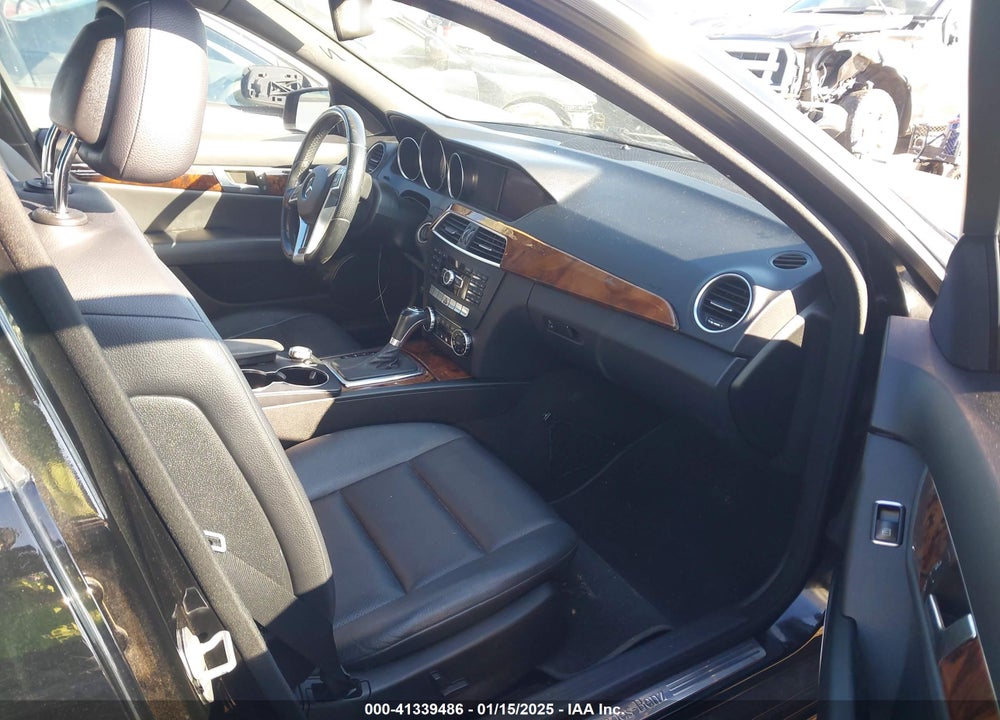 2014 MERCEDES-BENZ C CLASS VIN: WDDGF4HB6ER320555