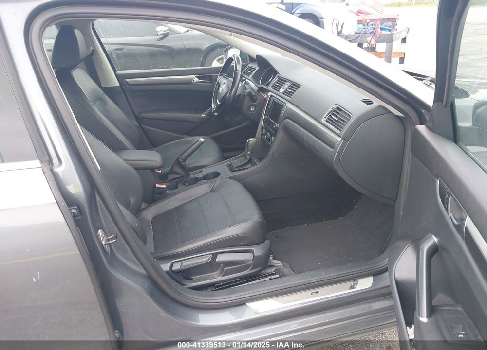 2017 VOLKSWAGEN PASSAT 1.8T R-LINE VIN: 1VWDT7A30HC061091