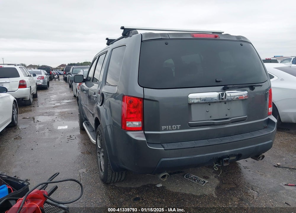 2011 HONDA PILOT VIN: 5FNYF3H58BB008029