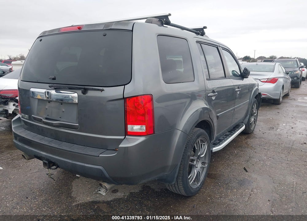 2011 HONDA PILOT VIN: 5FNYF3H58BB008029