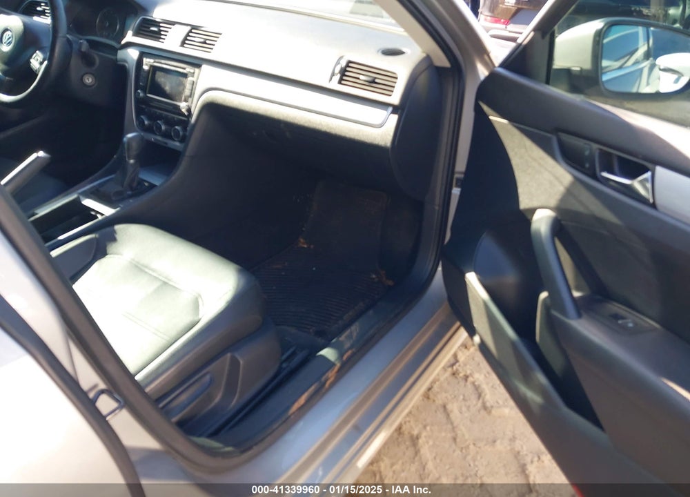 2012 VOLKSWAGEN PASSAT 2.5L SE VIN: 1VWBP7A31CC024362