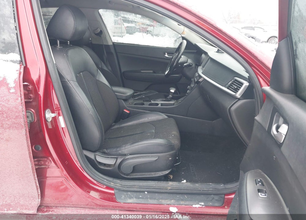 2019 KIA OPTIMA S VIN: 5XXGT4L36KG353685