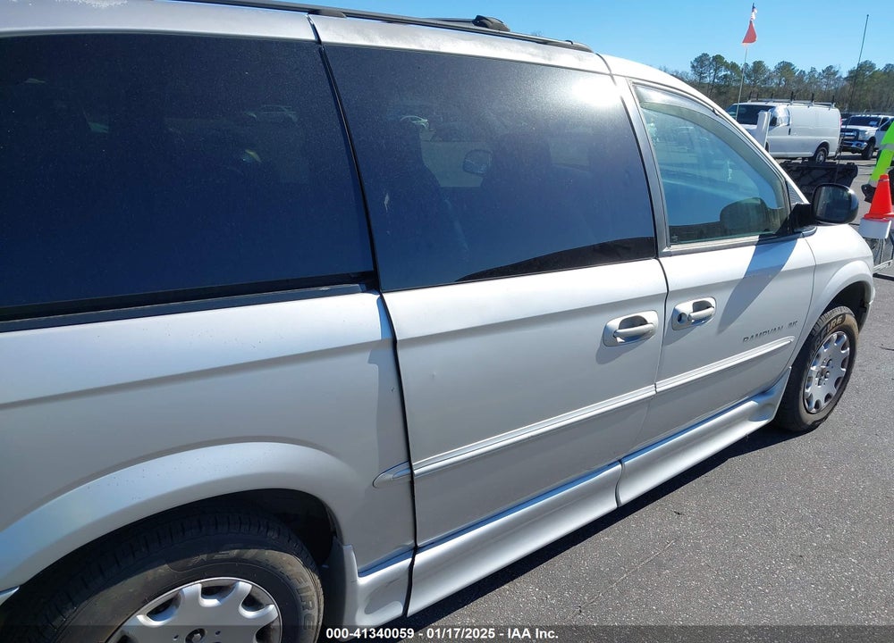 2002 CHRYSLER TOWN & COUNTRY LX VIN: 2C4GP44372R772929