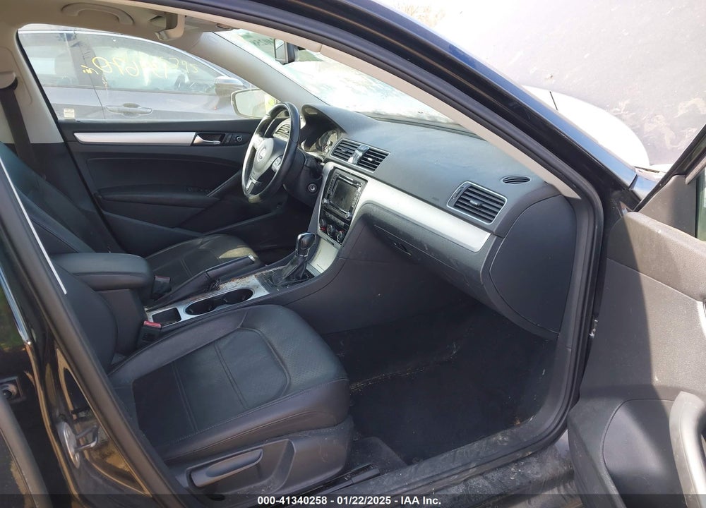 2013 VOLKSWAGEN PASSAT VIN: 1VWBP7A36DC031079