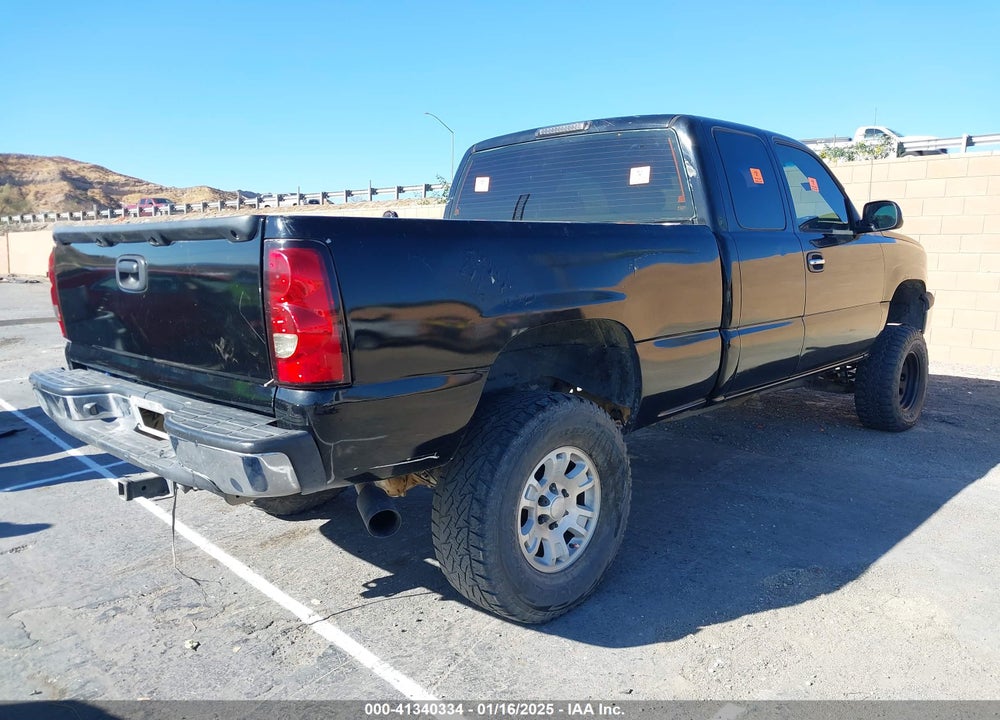 2004 CHEVROLET SILVERADO 1500 LS VIN: 2GCEC19V041104225