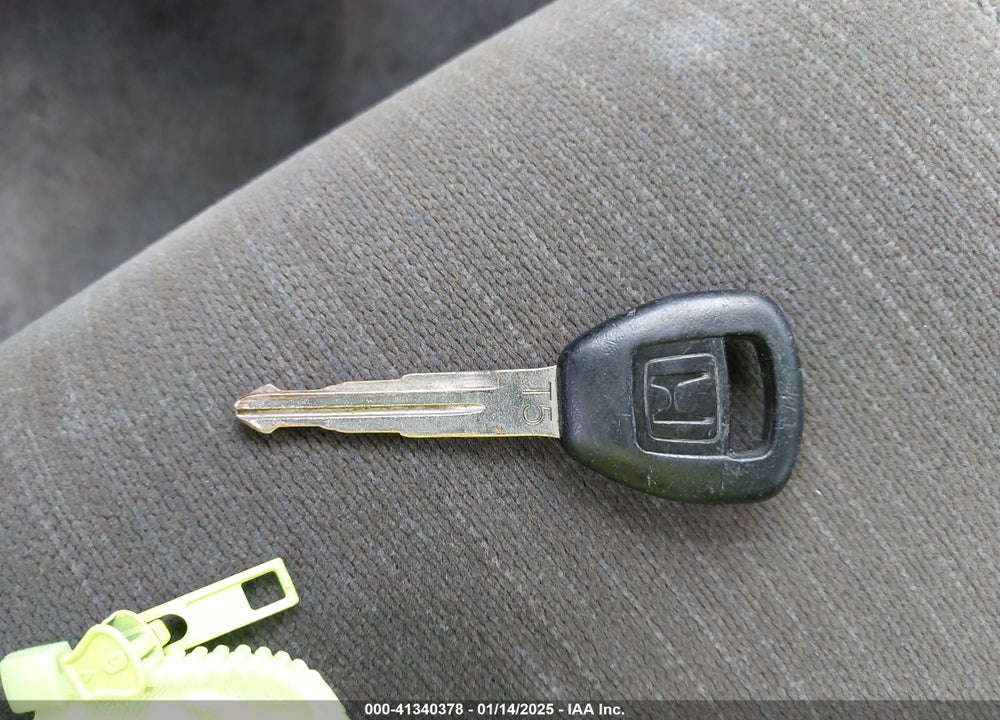 2000 HONDA ACCORD 2.3 LX VIN: 1HGCG5641YA024833