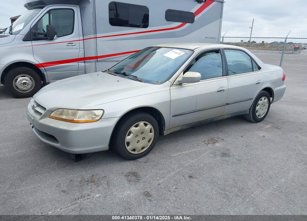2000 HONDA ACCORD 2.3 LX VIN: 1HGCG5641YA024833