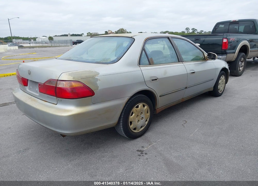 2000 HONDA ACCORD 2.3 LX VIN: 1HGCG5641YA024833