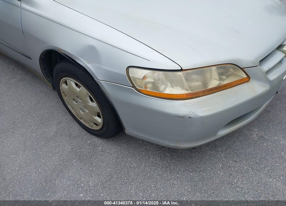 2000 HONDA ACCORD 2.3 LX VIN: 1HGCG5641YA024833