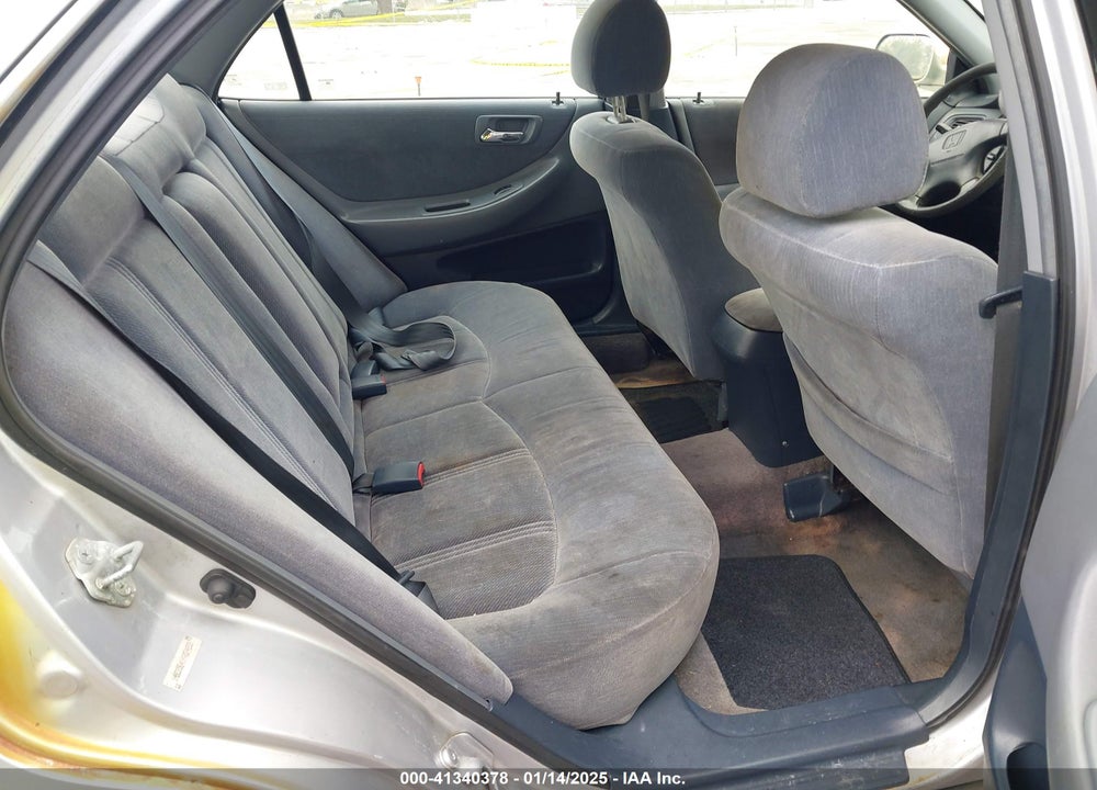 2000 HONDA ACCORD 2.3 LX VIN: 1HGCG5641YA024833