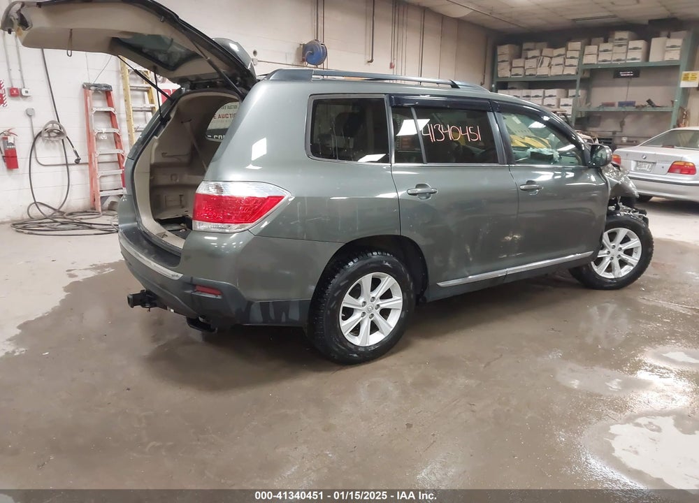 2013 TOYOTA HIGHLANDER PLUS/SE VIN: 5TDBK3EH3DS215328
