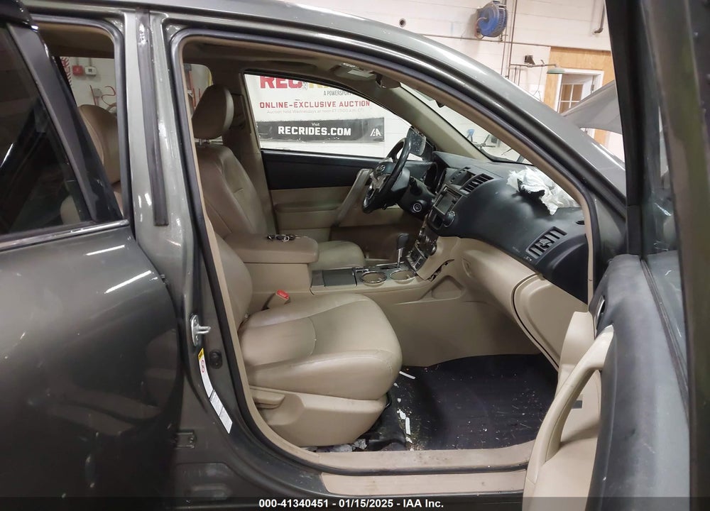 2013 TOYOTA HIGHLANDER PLUS/SE VIN: 5TDBK3EH3DS215328