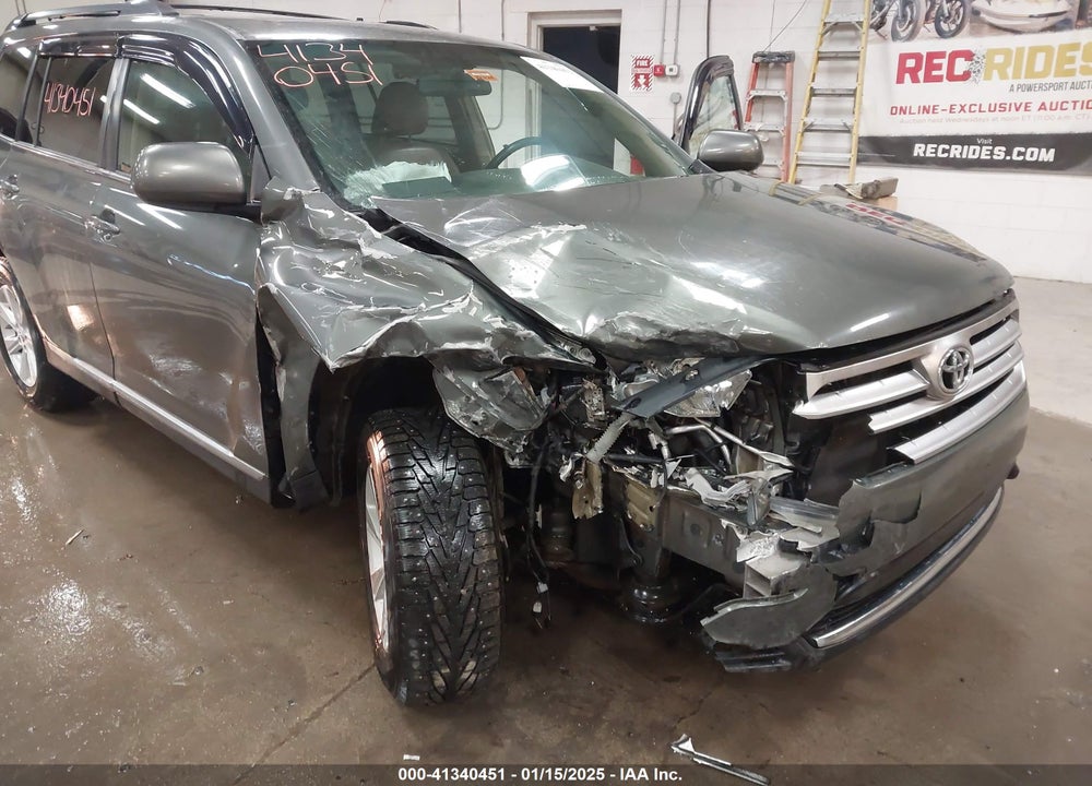 2013 TOYOTA HIGHLANDER PLUS/SE VIN: 5TDBK3EH3DS215328