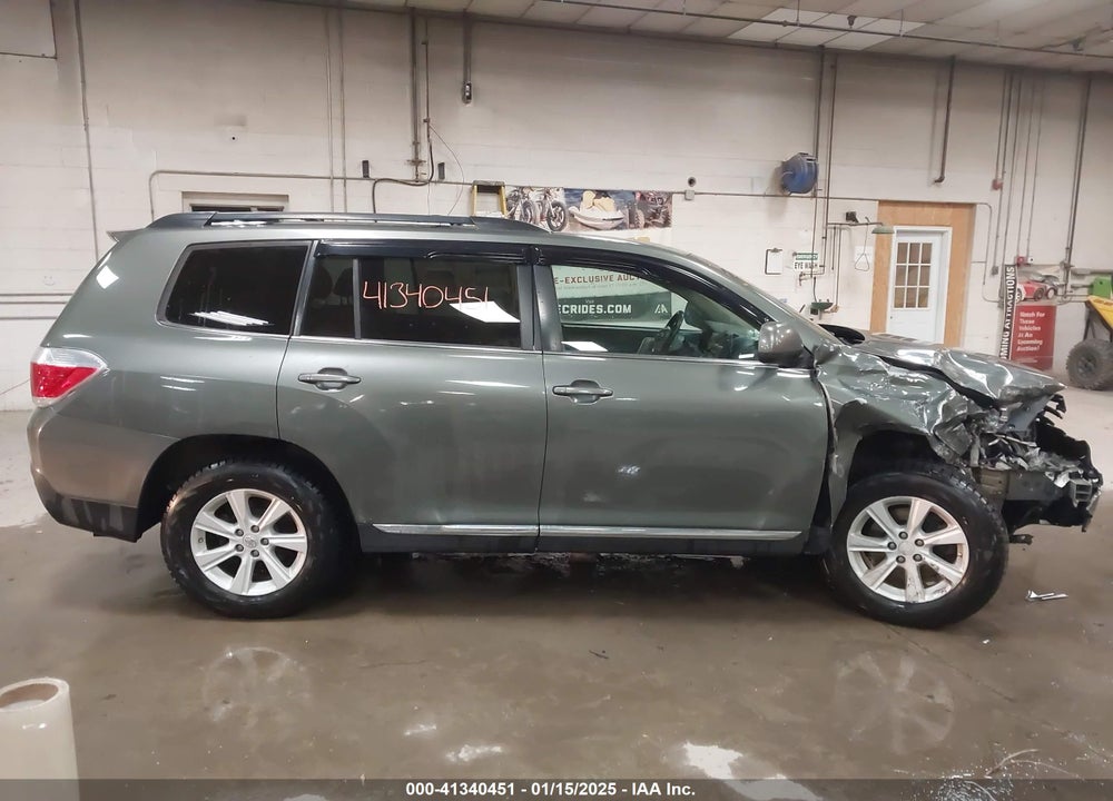 2013 TOYOTA HIGHLANDER PLUS/SE VIN: 5TDBK3EH3DS215328