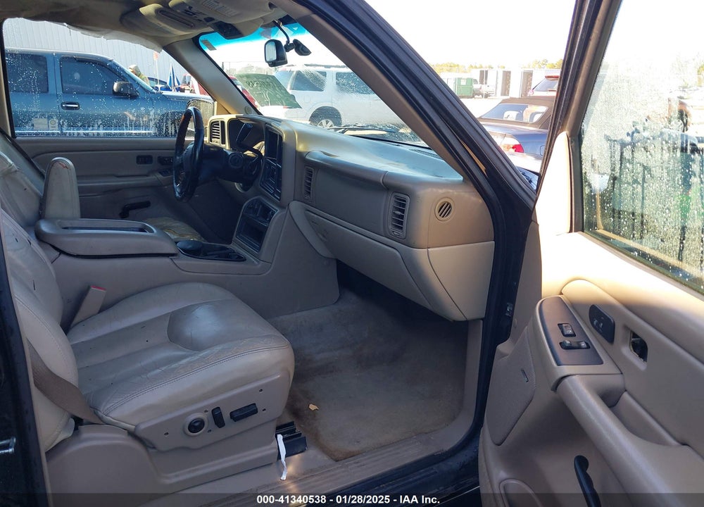 2005 CHEVROLET TAHOE LT VIN: 1GNEC13T85J189143