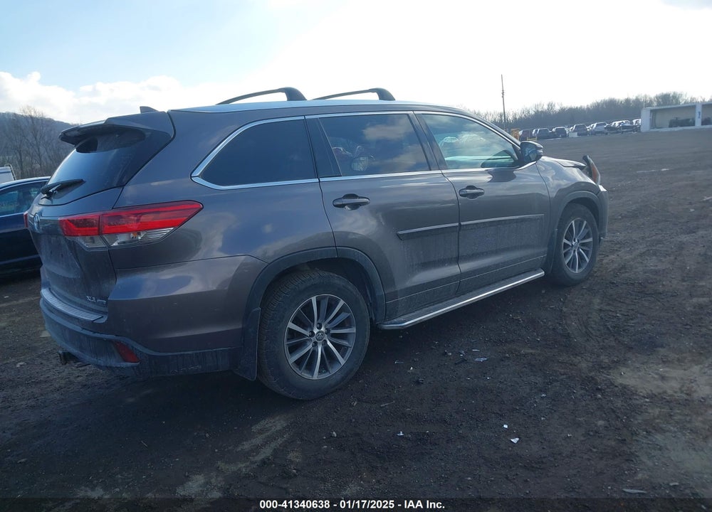 2017 TOYOTA HIGHLANDER XLE VIN: 5TDJZRFH7HS381110