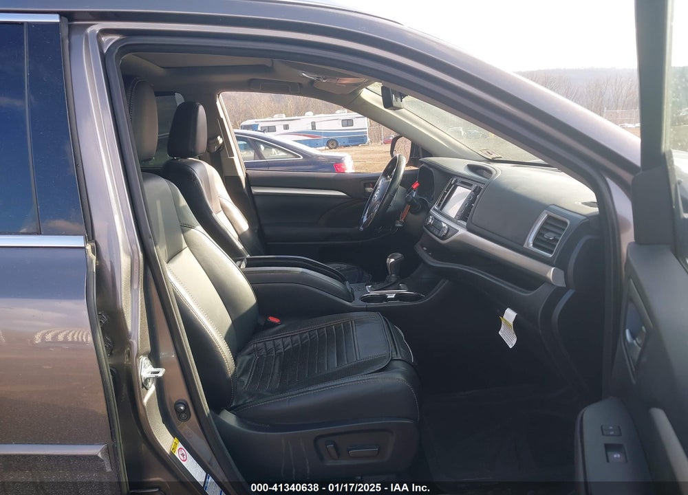 2017 TOYOTA HIGHLANDER XLE VIN: 5TDJZRFH7HS381110