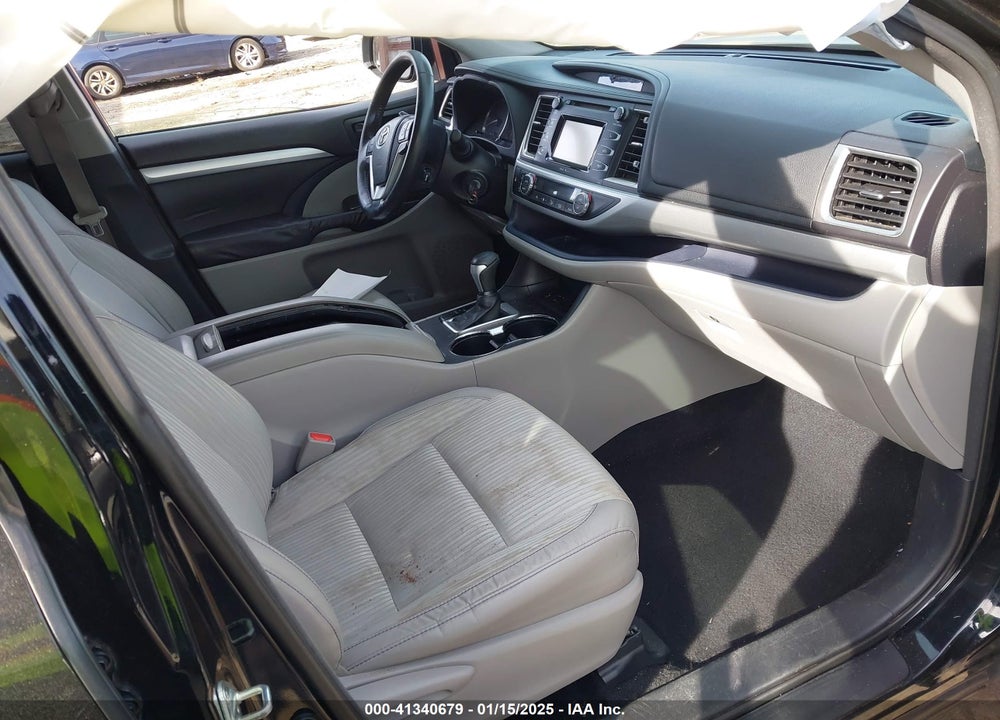 2015 TOYOTA HIGHLANDER LE PLUS V6 VIN: 5TDZKRFH7FS055781