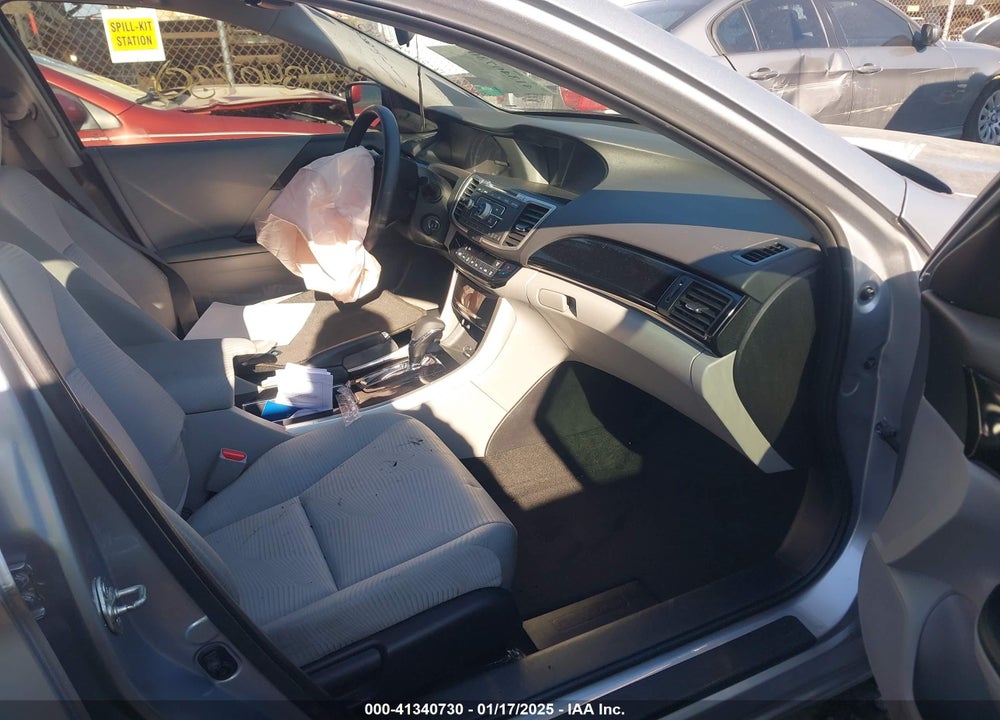 2017 HONDA ACCORD VIN: 1HGCR2F33HA135903