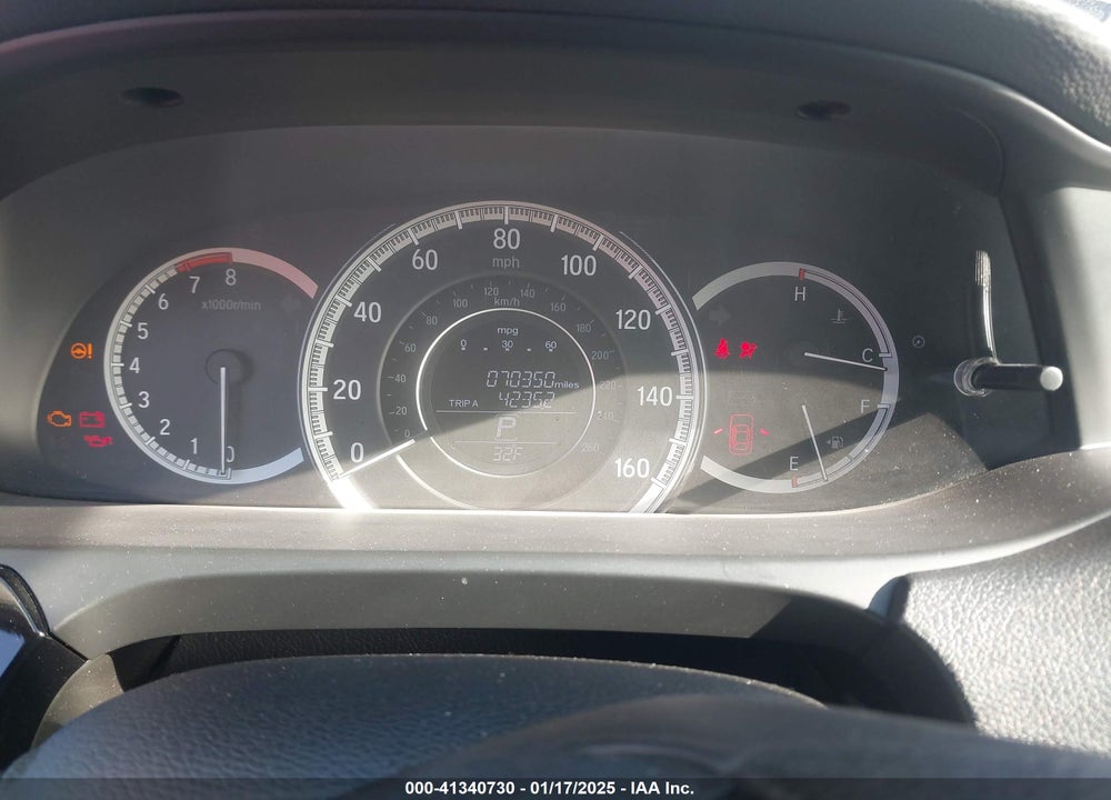 2017 HONDA ACCORD VIN: 1HGCR2F33HA135903