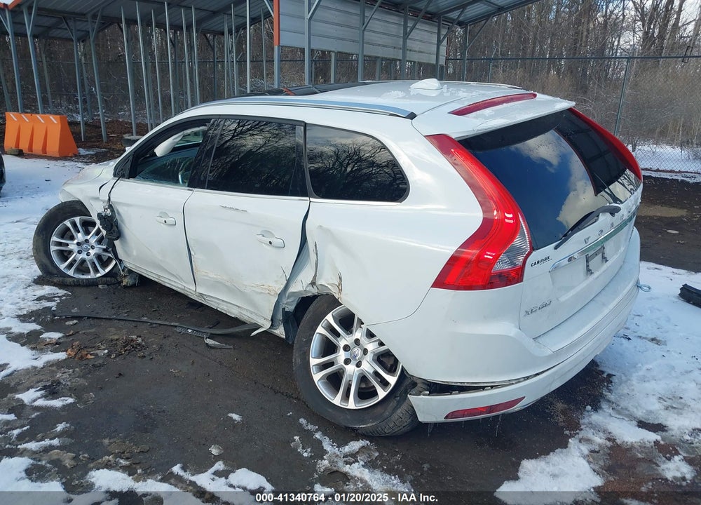 2015 VOLVO XC60 VIN: YV4612RKXF2757103