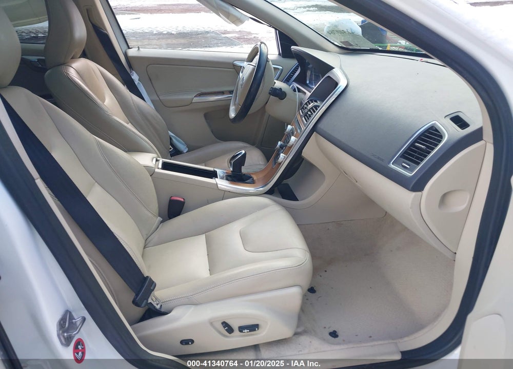2015 VOLVO XC60 VIN: YV4612RKXF2757103