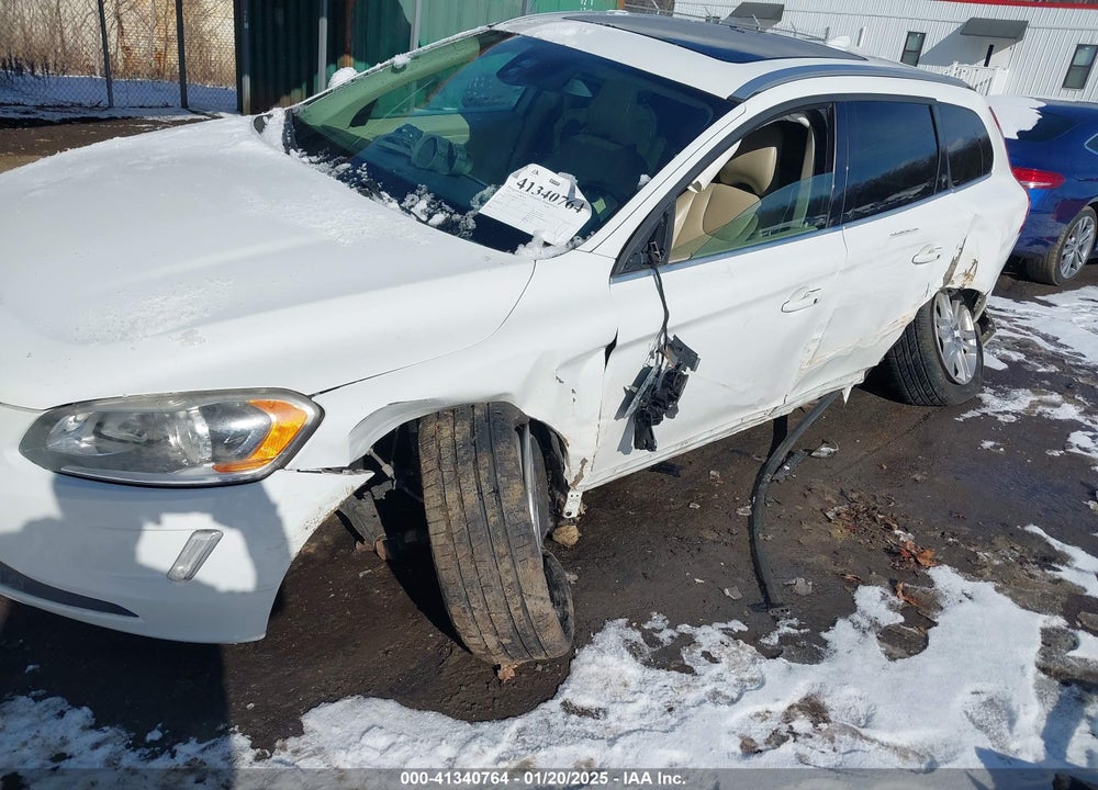 2015 VOLVO XC60 VIN: YV4612RKXF2757103
