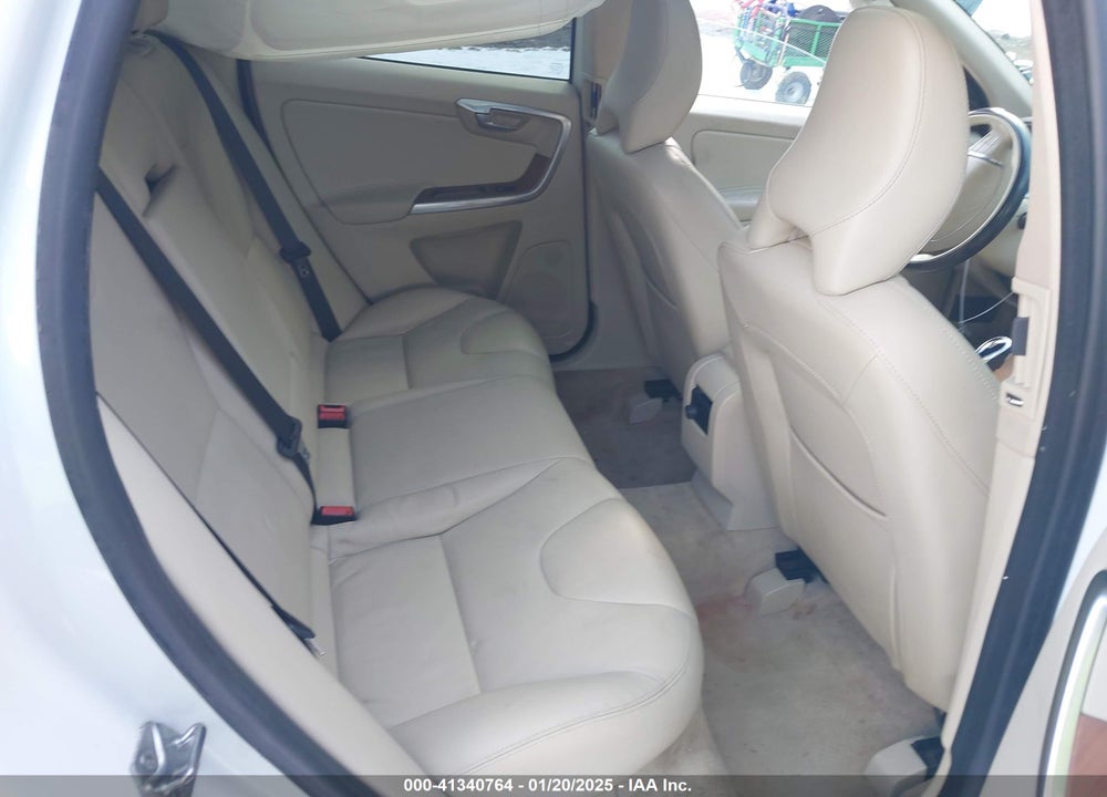 2015 VOLVO XC60 VIN: YV4612RKXF2757103