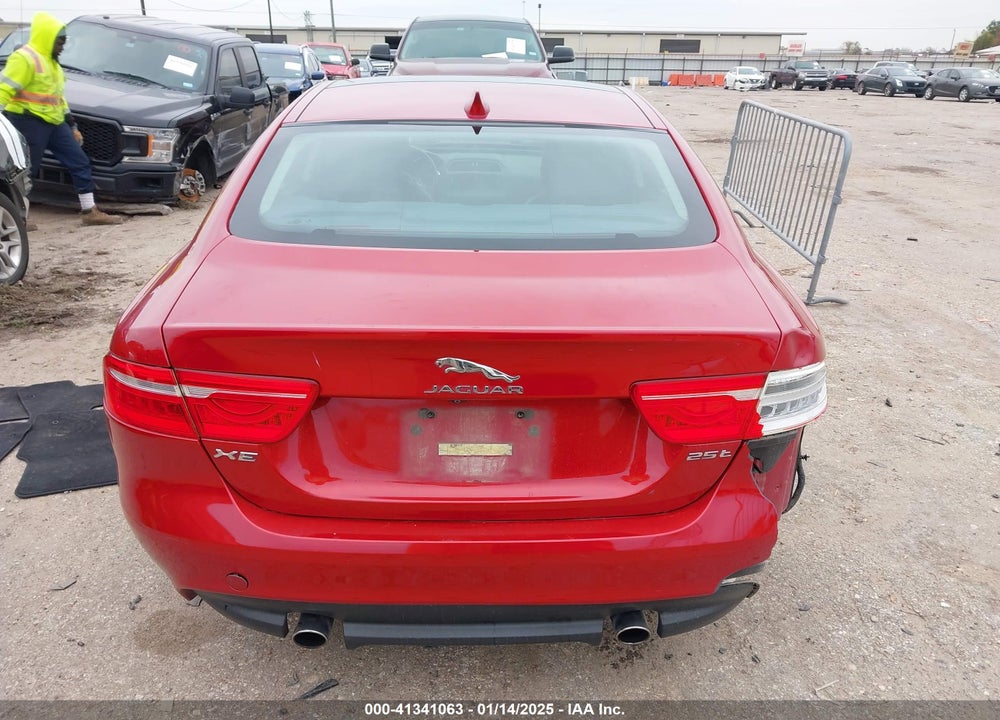 2017 JAGUAR XE VIN: SAJAD4BG0HA949193