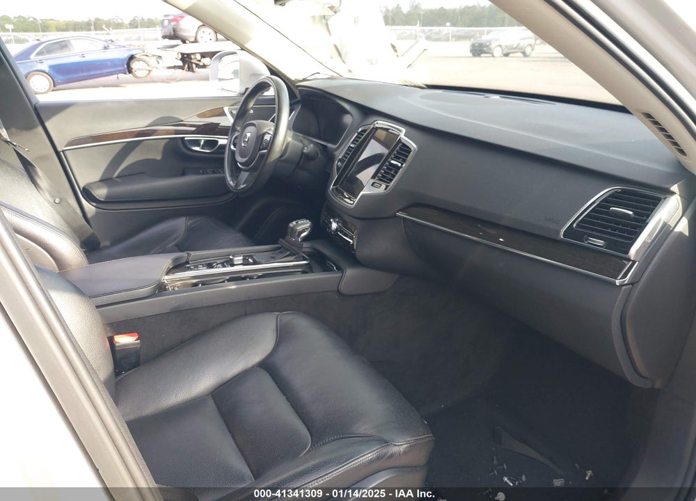 2018 VOLVO XC90 T5 MOMENTUM 5P VIN: YV4102KK2J1197888