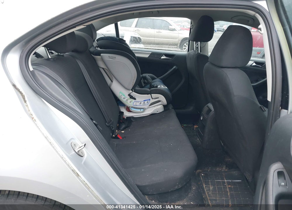 2015 VOLKSWAGEN JETTA 1.8T SE VIN: 3VWD17AJ7FM301656