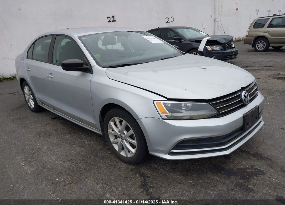 2015 VOLKSWAGEN JETTA 1.8T SE VIN: 3VWD17AJ7FM301656