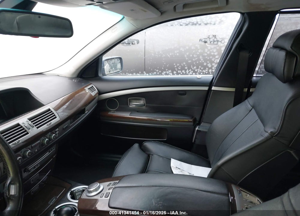 2008 BMW 750 VIN: WBAHN83538DT87879