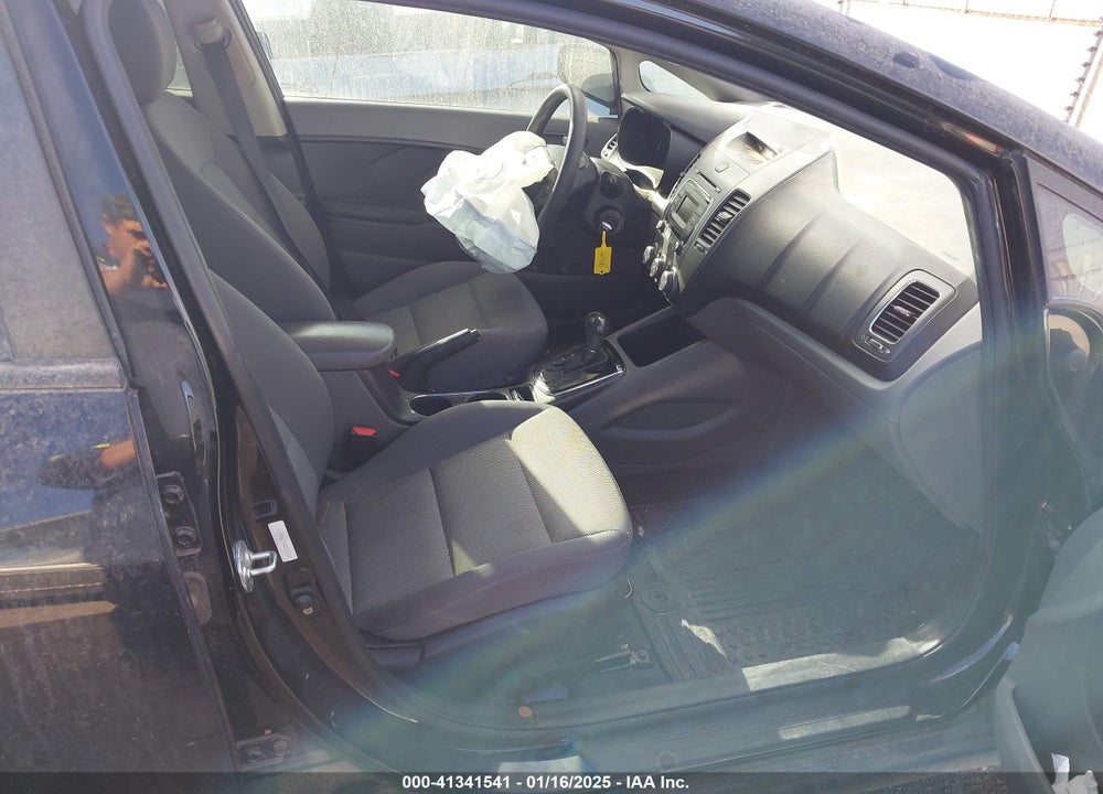 2017 KIA FORTE VIN: 3KPFK4A76HE075909