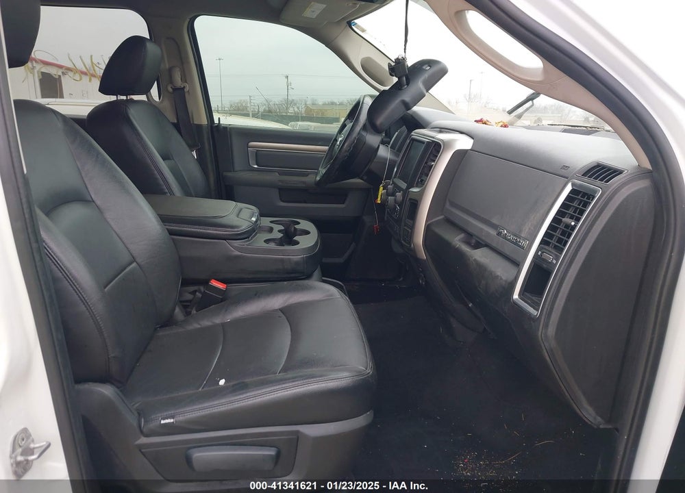 2017 RAM 1500 VIN: 3C6RR7LT8HG523843