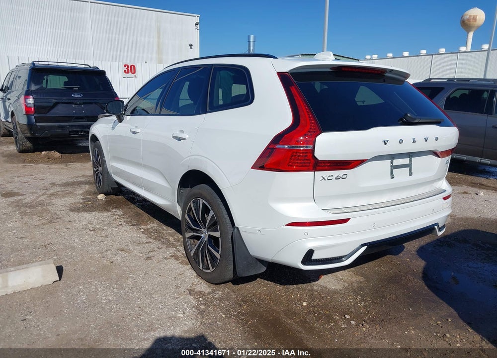2023 VOLVO XC60 B5 PLUS DARK THEME VIN: YV4L12DW1P1335807