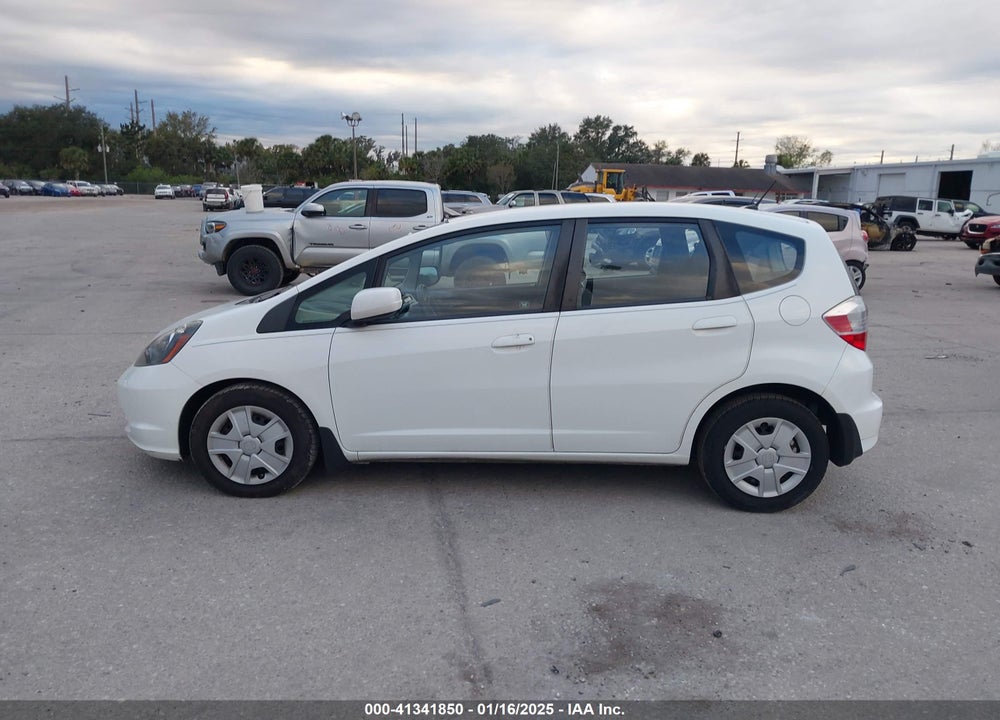 2013 HONDA FIT VIN: JHMGE8H30DC001195