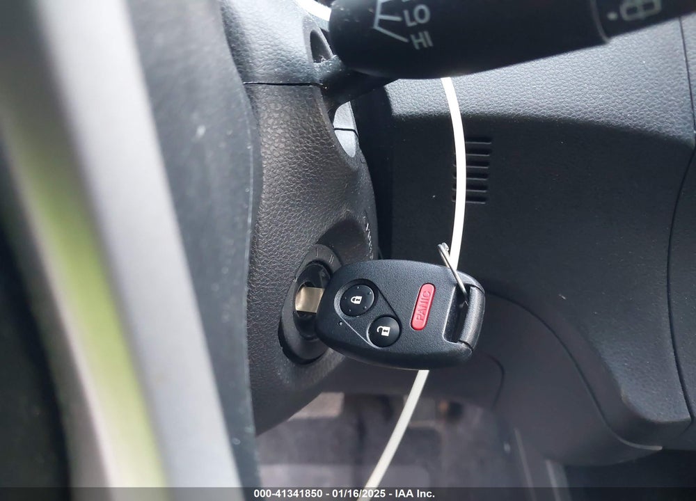 2013 HONDA FIT VIN: JHMGE8H30DC001195